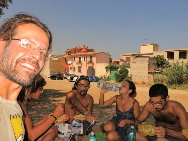 Condivisione di cibo e allegria